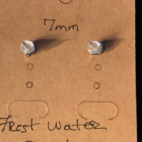 Studs Fresh Water Pearls - Picture 2 of 2